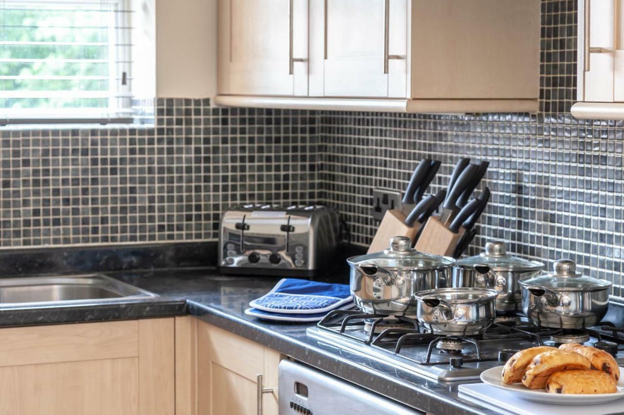 4 Bed Home, Driveway Parking Ideally Located In Latchford, Warrington - Executive St Marys House ภายนอก รูปภาพ