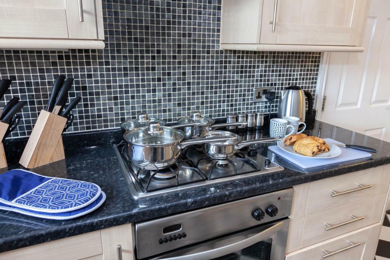 4 Bed Home, Driveway Parking Ideally Located In Latchford, Warrington - Executive St Marys House ภายนอก รูปภาพ