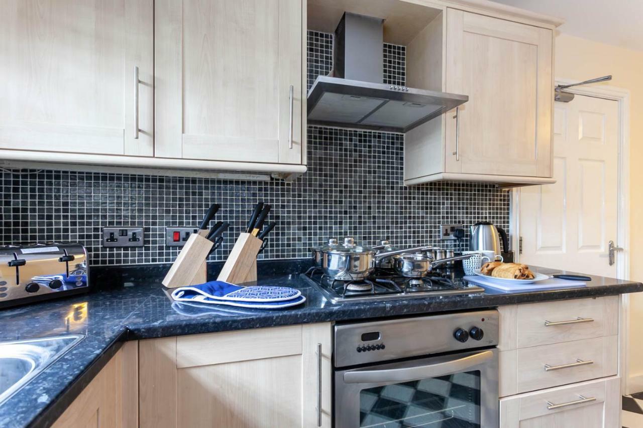 4 Bed Home, Driveway Parking Ideally Located In Latchford, Warrington - Executive St Marys House ภายนอก รูปภาพ