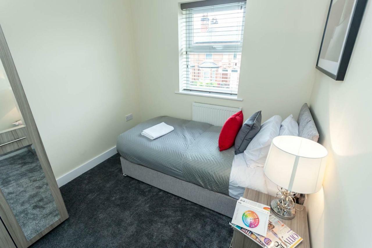4 Bed Home, Driveway Parking Ideally Located In Latchford, Warrington - Executive St Marys House ภายนอก รูปภาพ